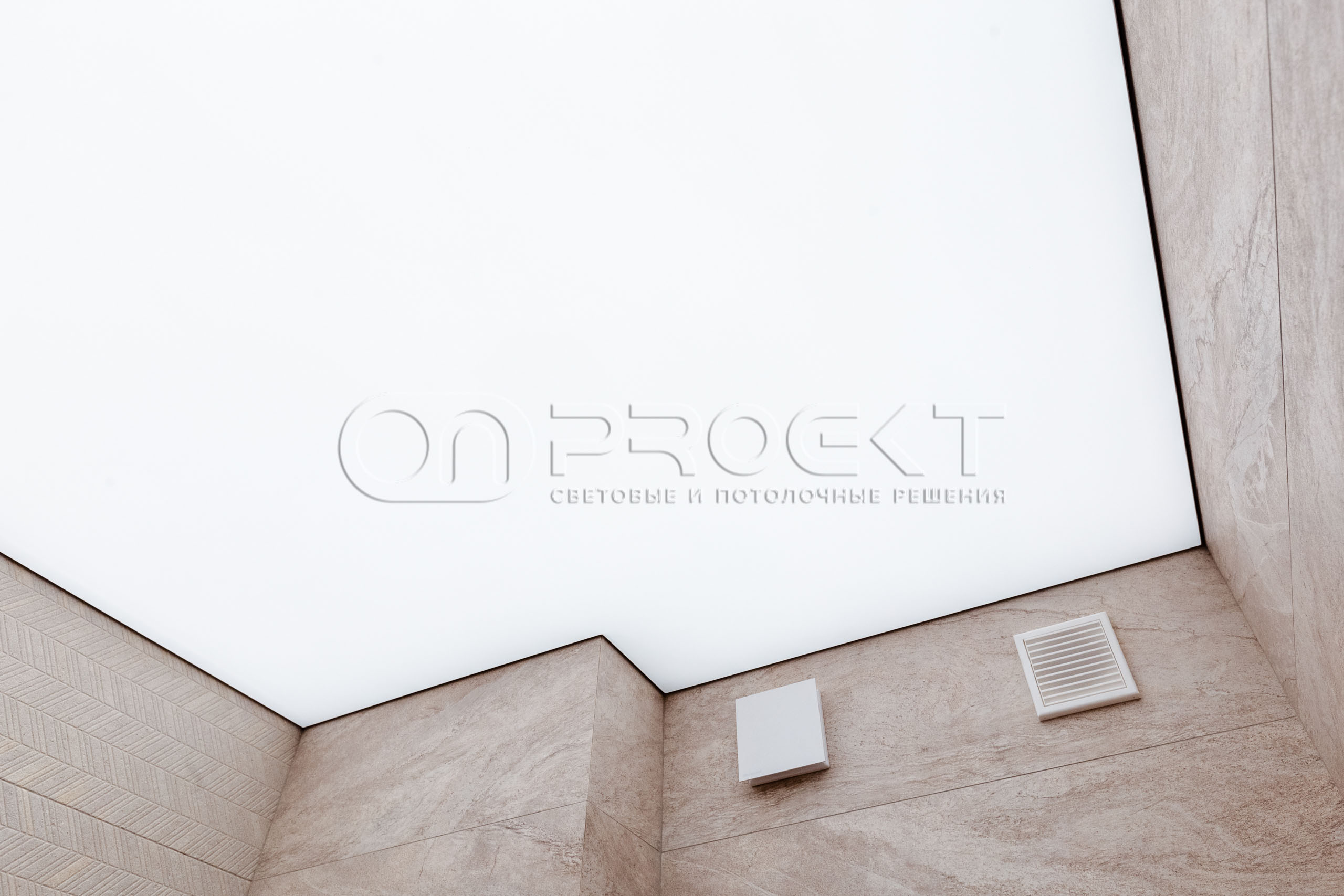 Световые потолки в ванной комнате