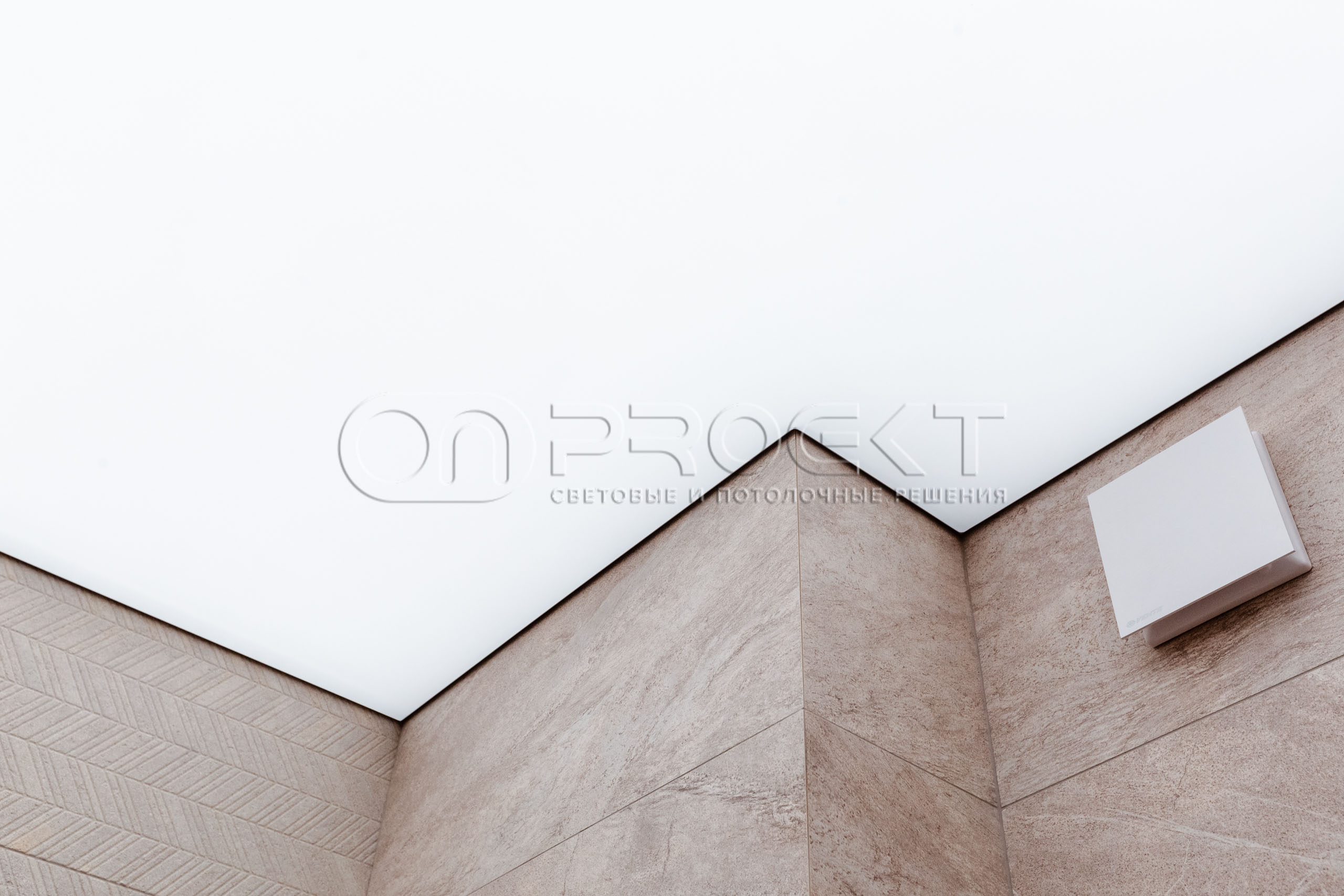 Световые потолки в ванной комнате