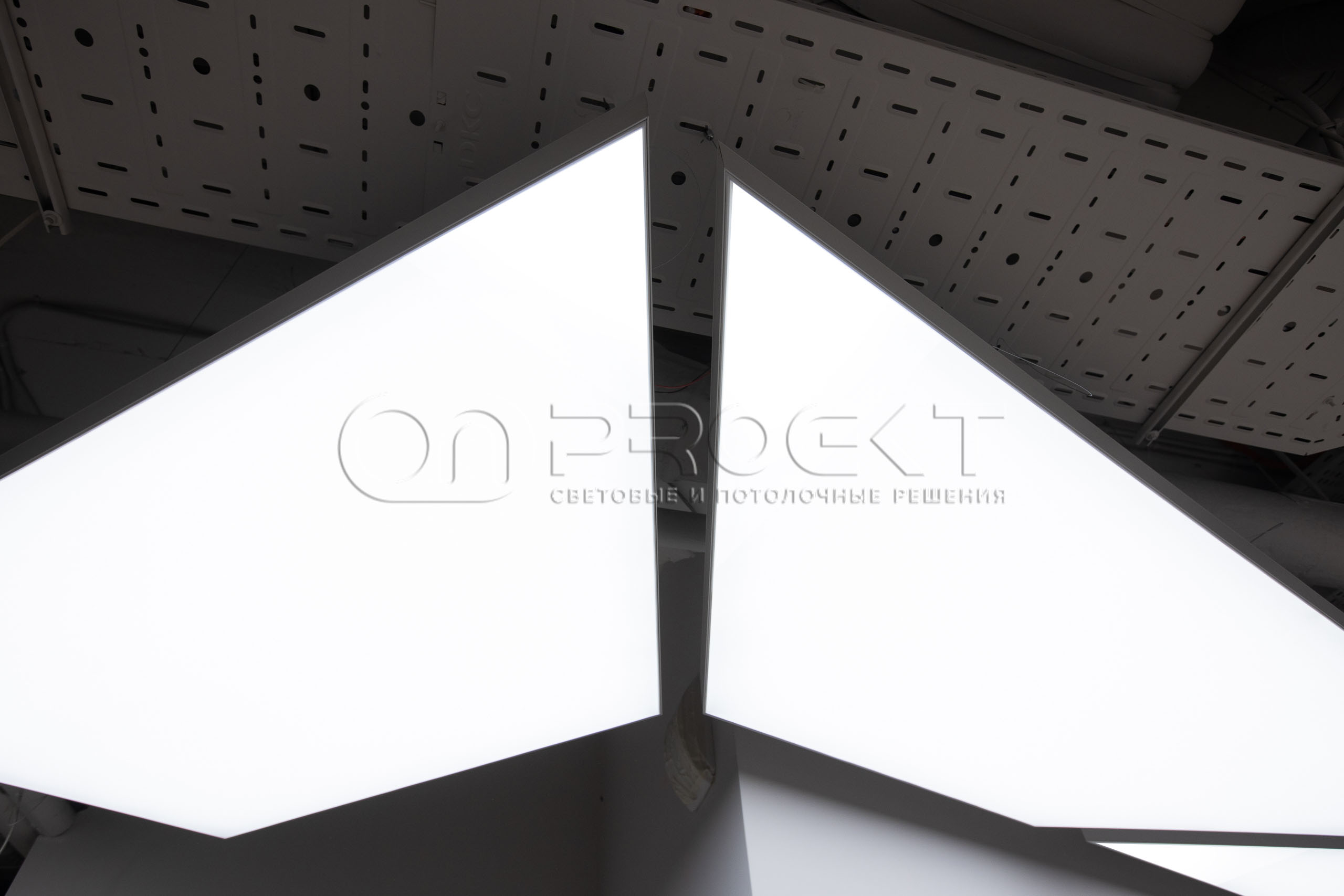 Световые панели в офисе компании ЭГИС