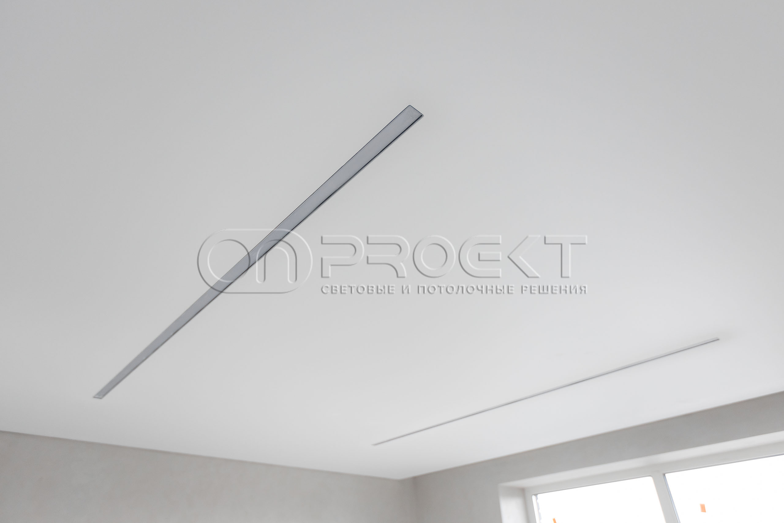 ПВХ потолки в доме с теневым зазором