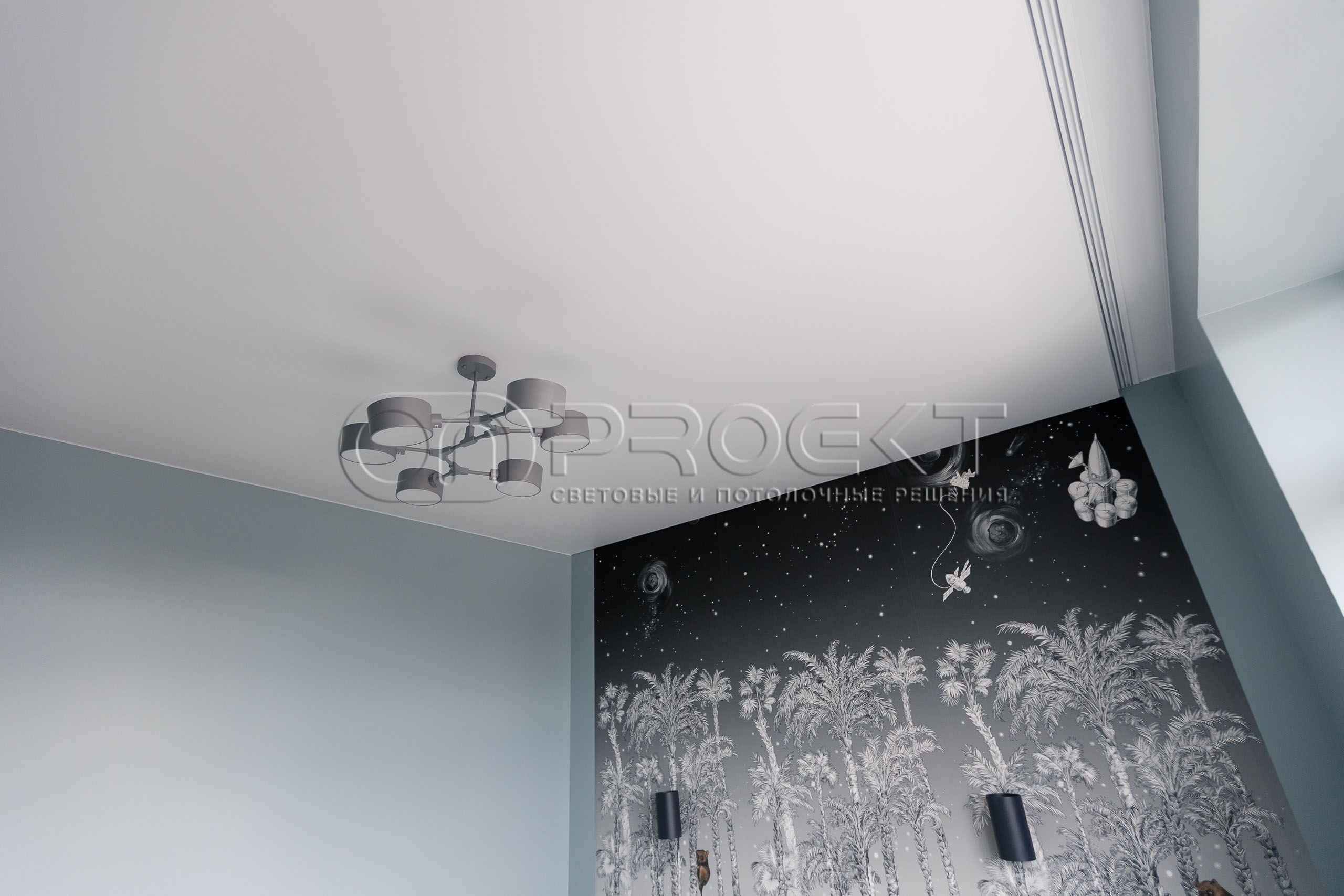 ПВХ потолки в доме с теневым зазором