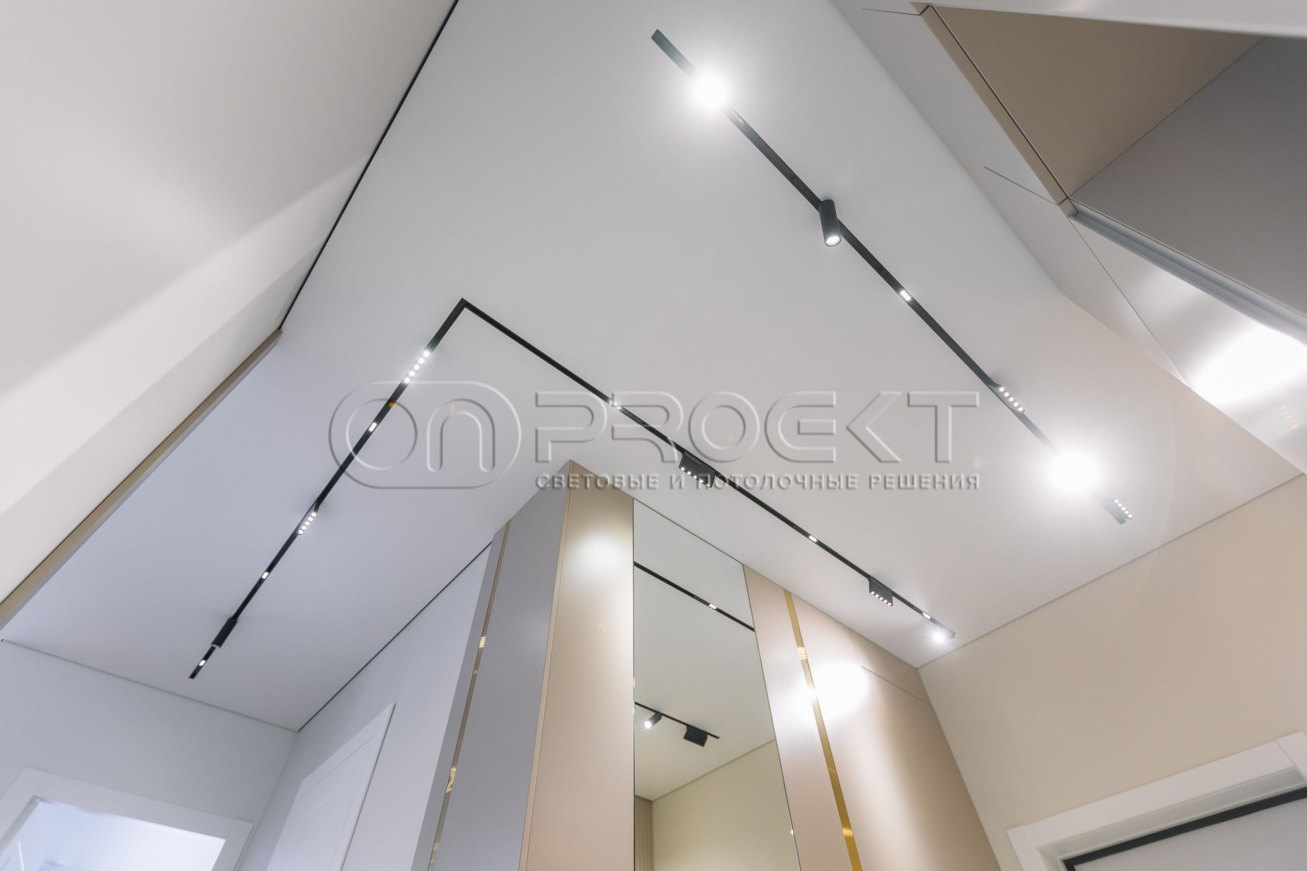 ПВХ потолки в четырехкомнатной квартире