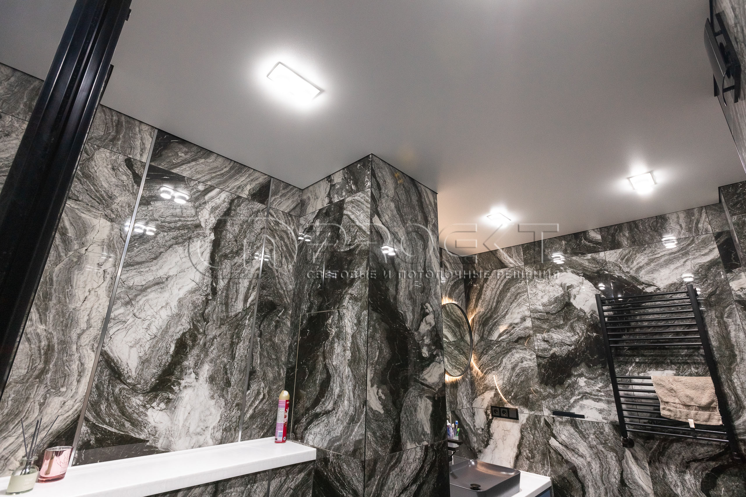 ПВХ потолки в трехкомнатной квартире