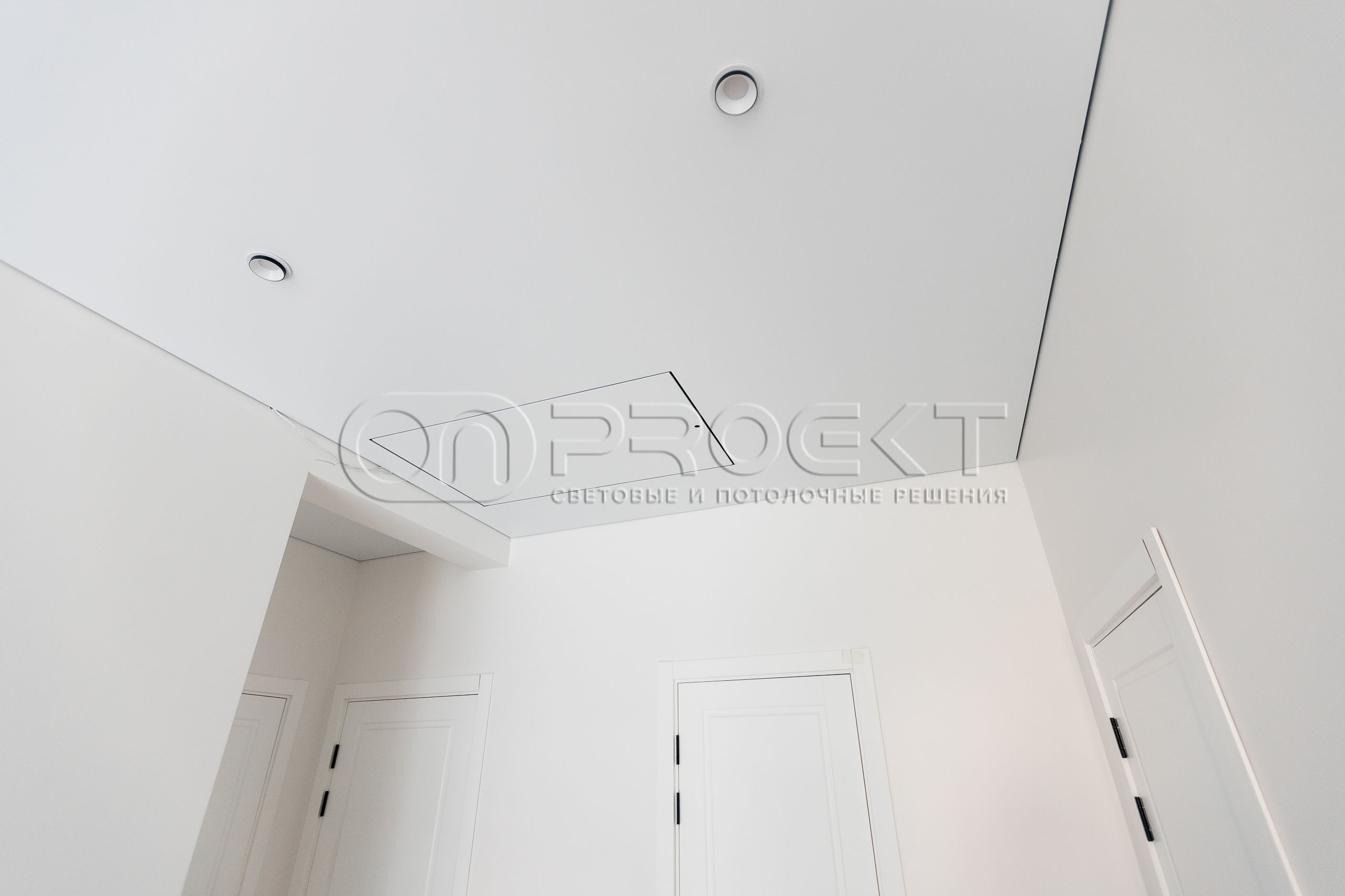 ПВХ потолки в доме с теневым зазором