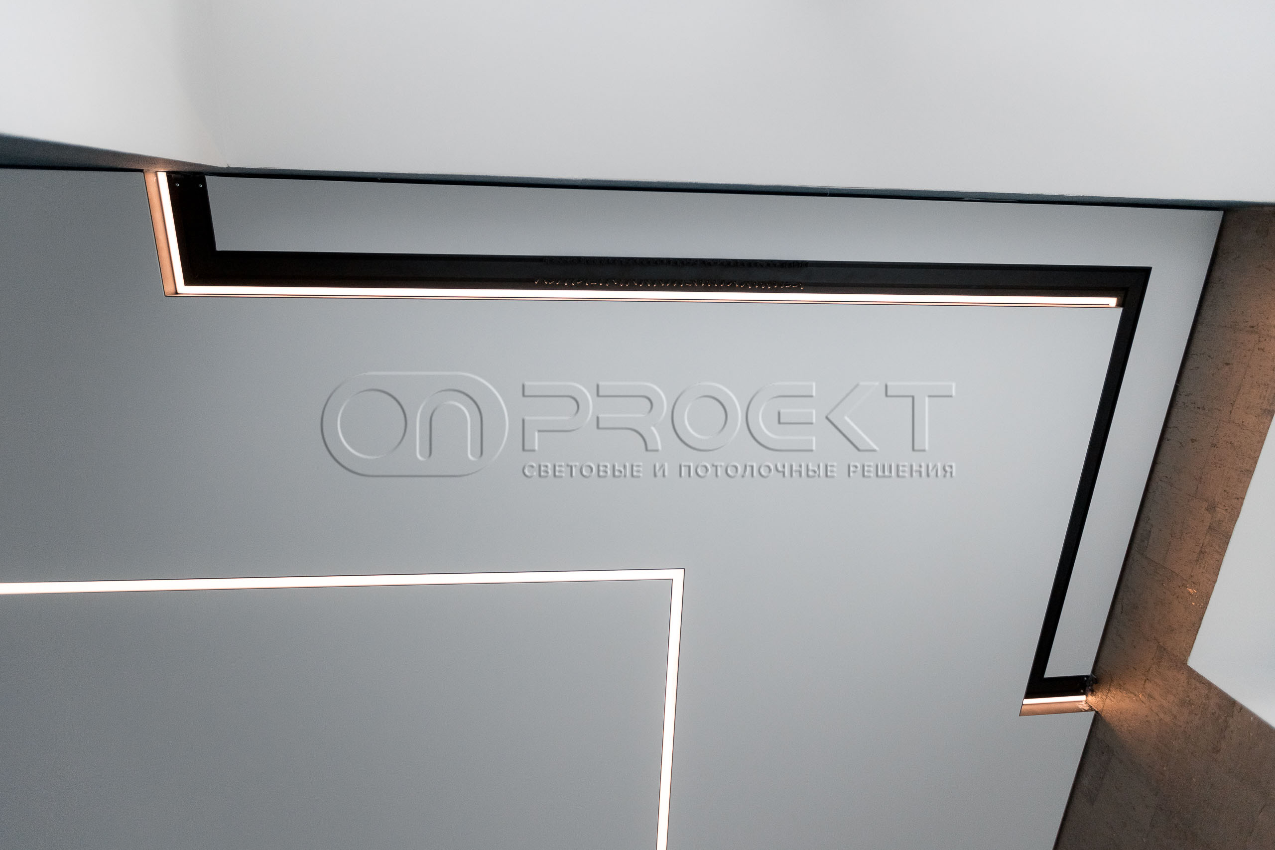 ПВХ потолки в доме с теневым зазором