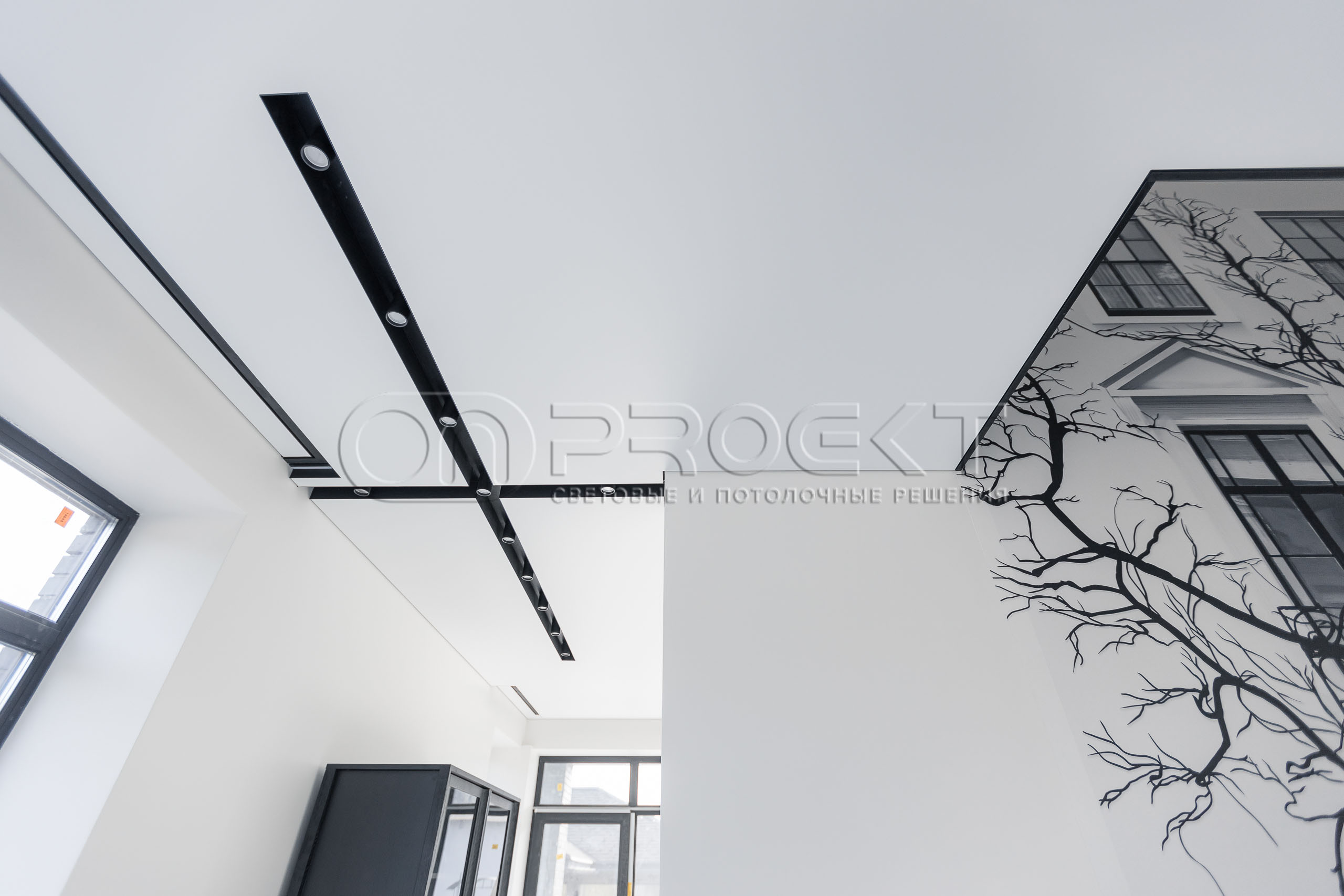 ПВХ потолки в доме с теневым зазором