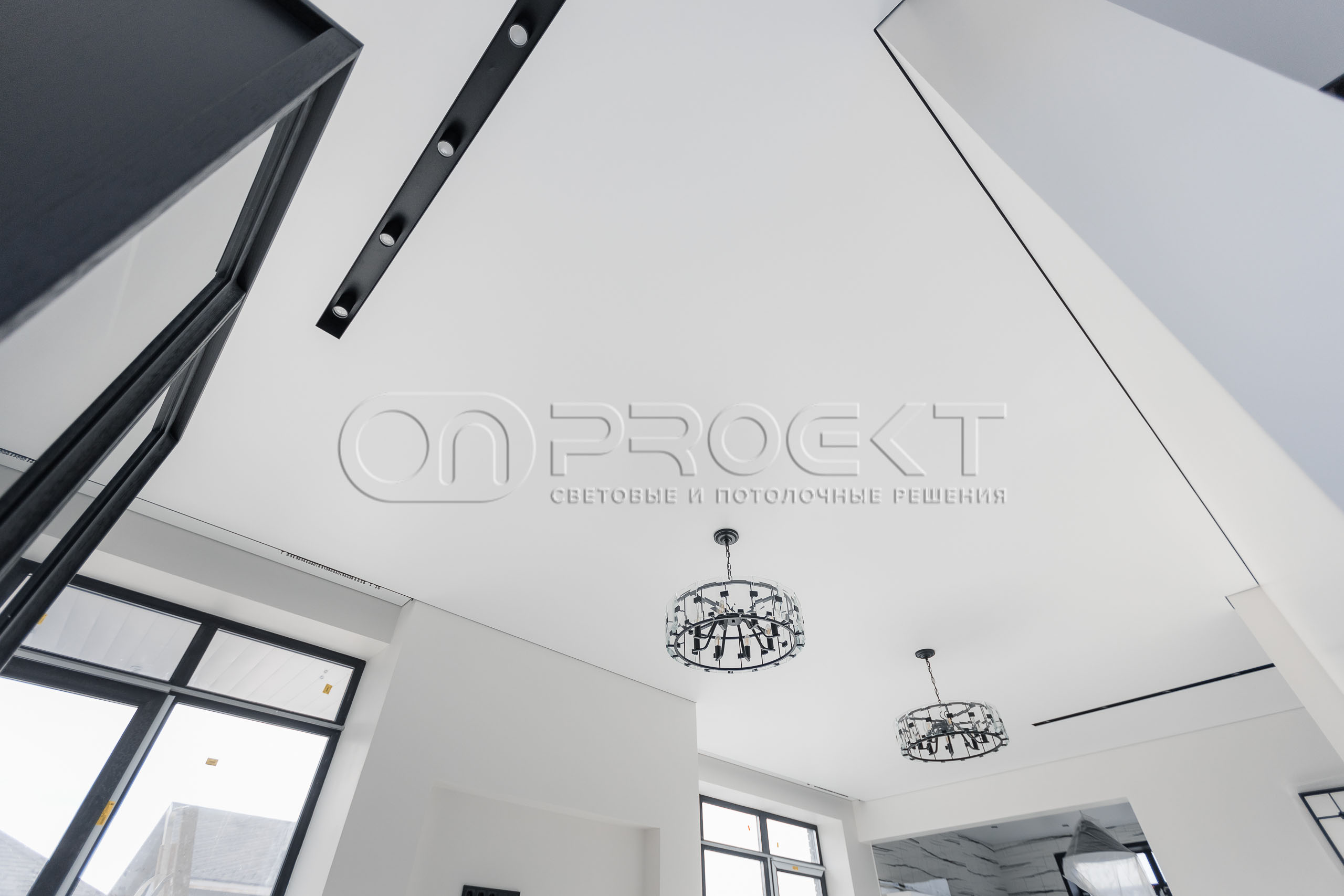 ПВХ потолки в доме с теневым зазором