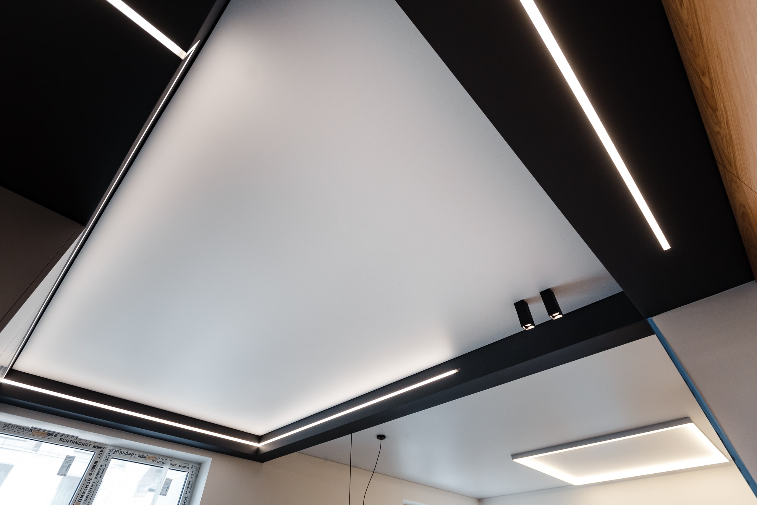 Световые линии на кухне